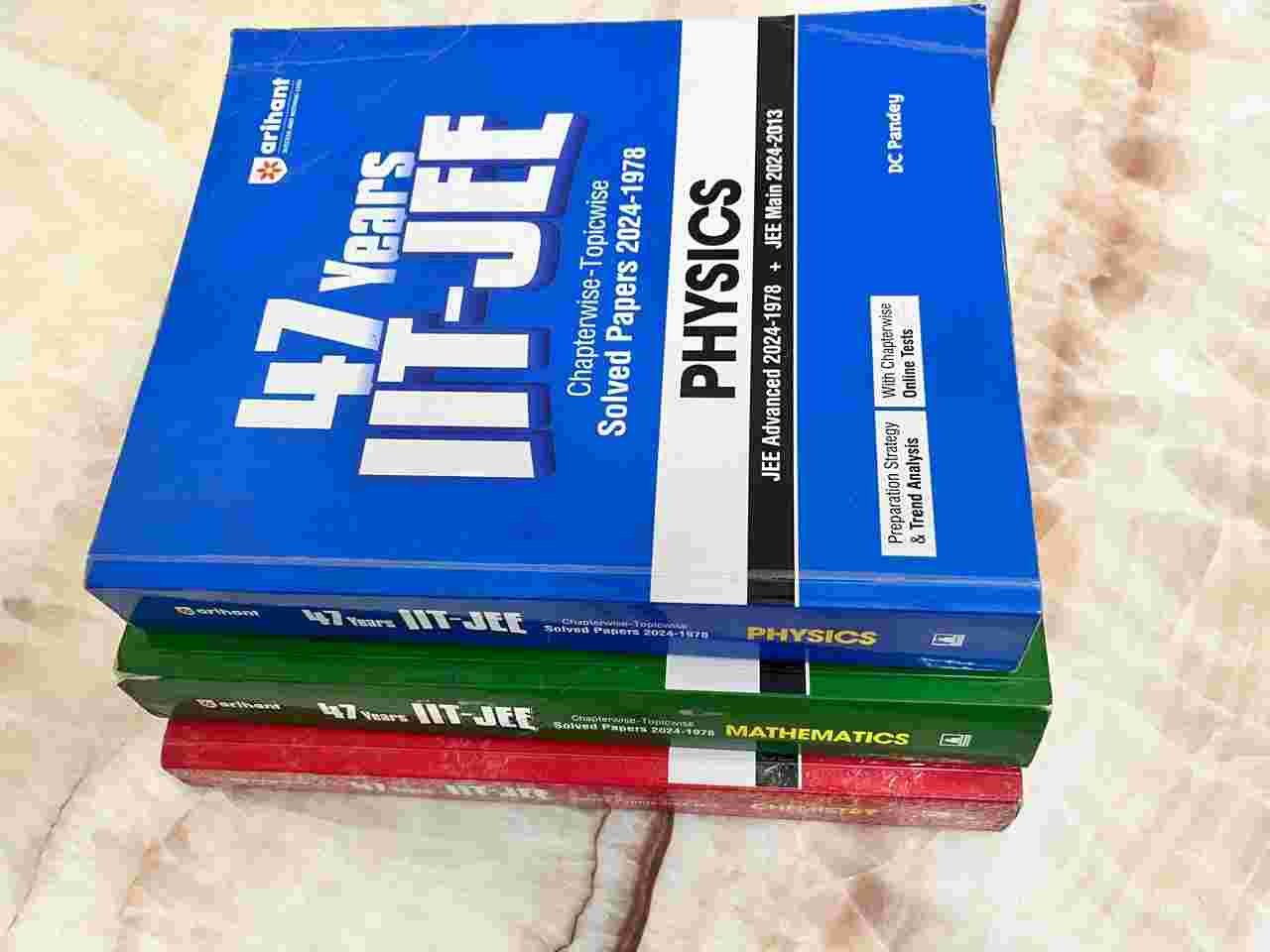 JEE (MAIN+ADV) ARIHANT PYQ BOOK | (PHY+CHEM+MATH)